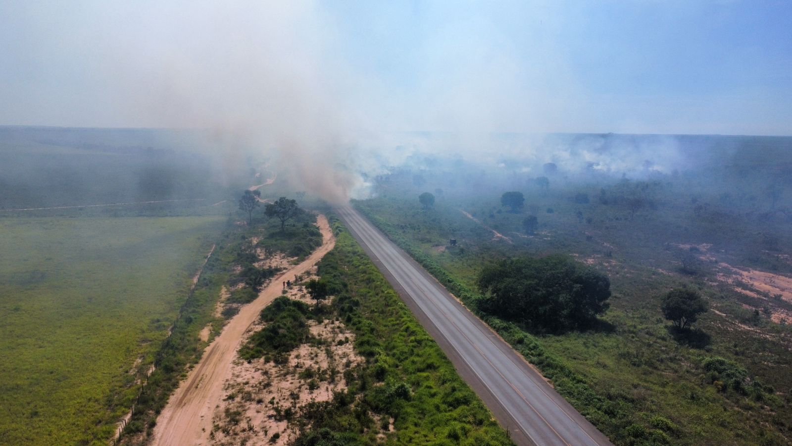 incêndio em vegetação, BR-242 em Barreiras; Oeste da Bahia